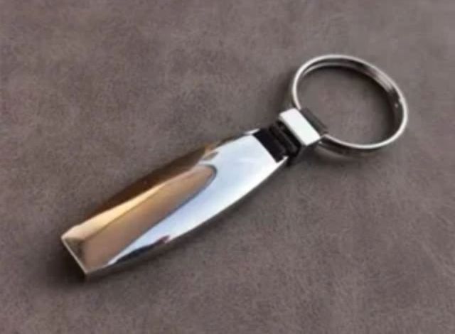 Llavero de Metal Cromado con Logo Emblema Honda