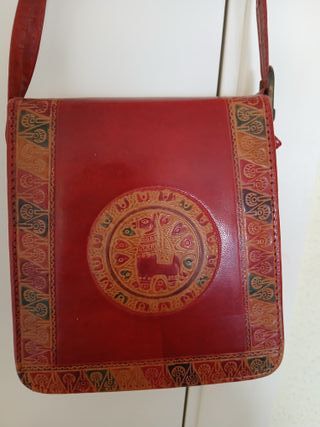 BOLSO CUERO VINTAGE TAMAÑO PEQUEÑO FONDO ROJO