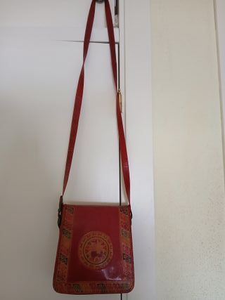 BOLSO CUERO VINTAGE TAMAÑO PEQUEÑO FONDO ROJO
