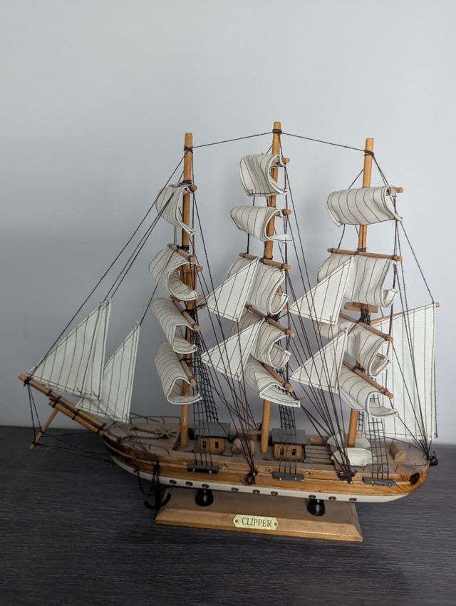 Modello di barca in legno