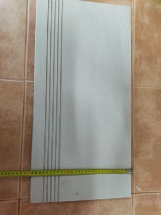 Escalón porcelanico