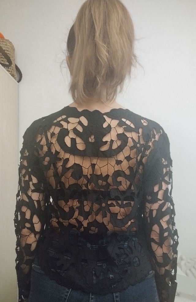 Blusa - chaqueta encaje calado negro