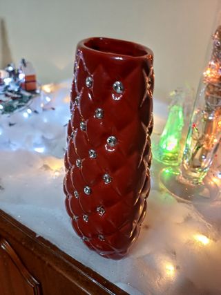 Vaso rosso lucido con strass. 