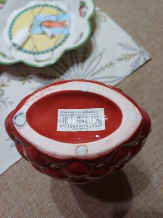 Vaso rosso lucido con strass. 