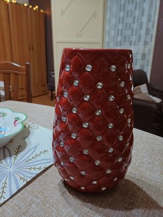 Vaso rosso lucido con strass. 