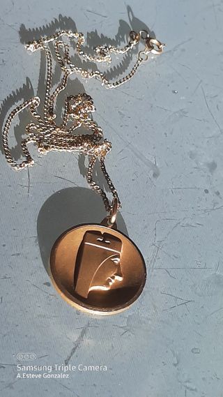 Medalla Virgen de Monserrat con cadena