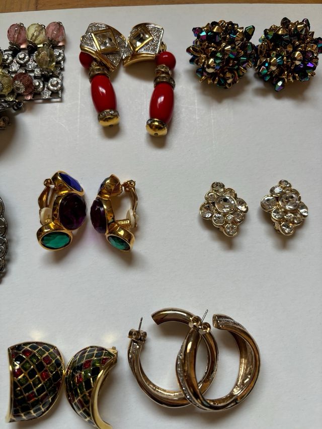 Pendientes (artesanales, varios modelos).