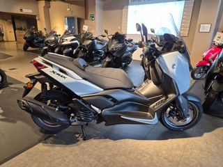 Yamaha XMAX 125 TECH MAX