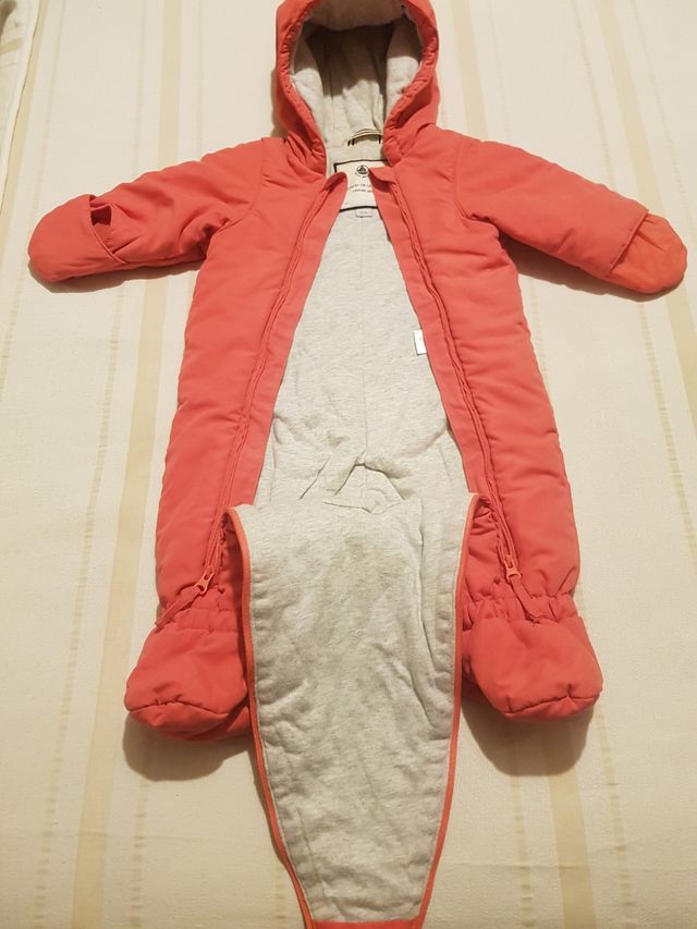 Abrigo tipo Buzo bebé 6m..