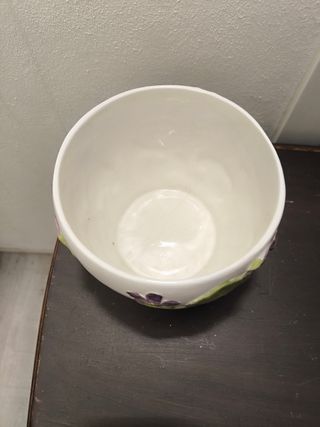 Vaso in ceramica di Bassano con violette