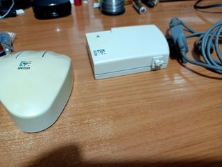 Ratón inalámbrico Logitech de bola.