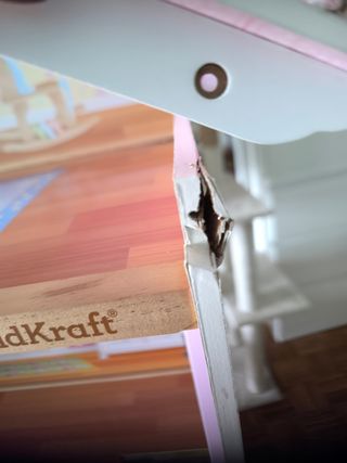 Casa de muñecas para restaurar.