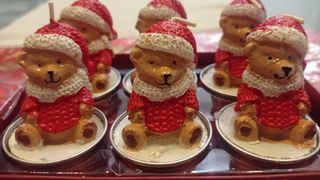 Tovaglia e candele natalizie nuovo