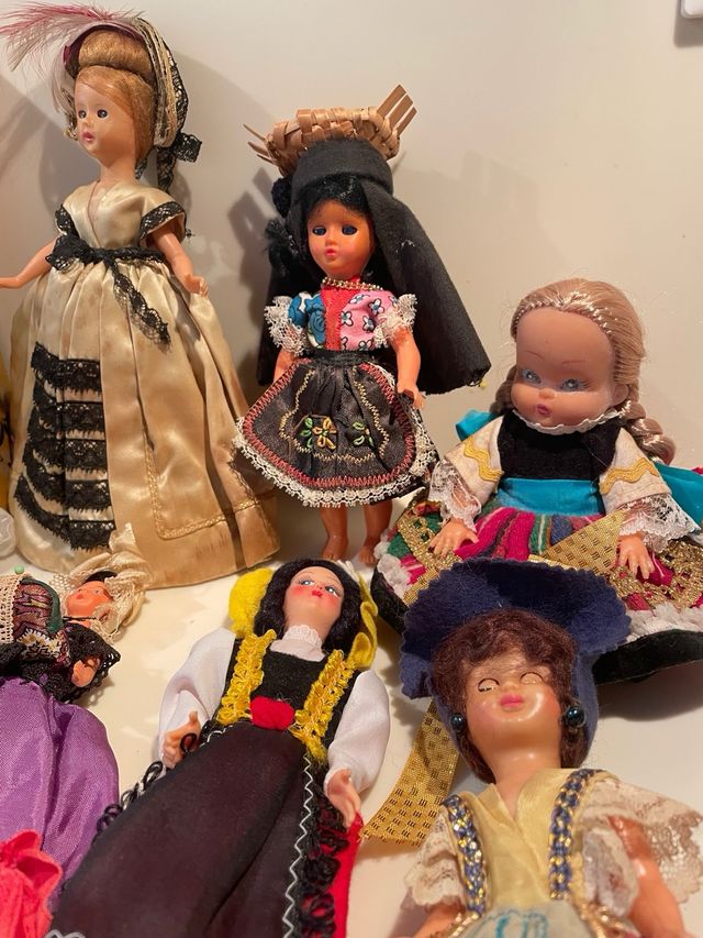 Lotto bambole vintage costumi europa italia