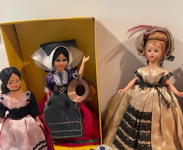 Lotto bambole vintage costumi europa italia