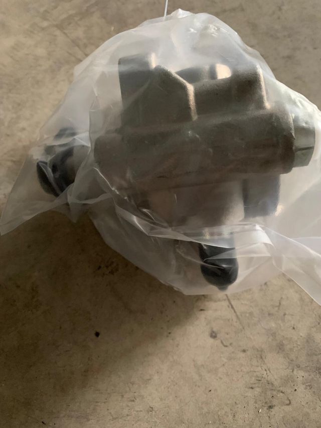 Bomba dirección Ford Transit Mk4