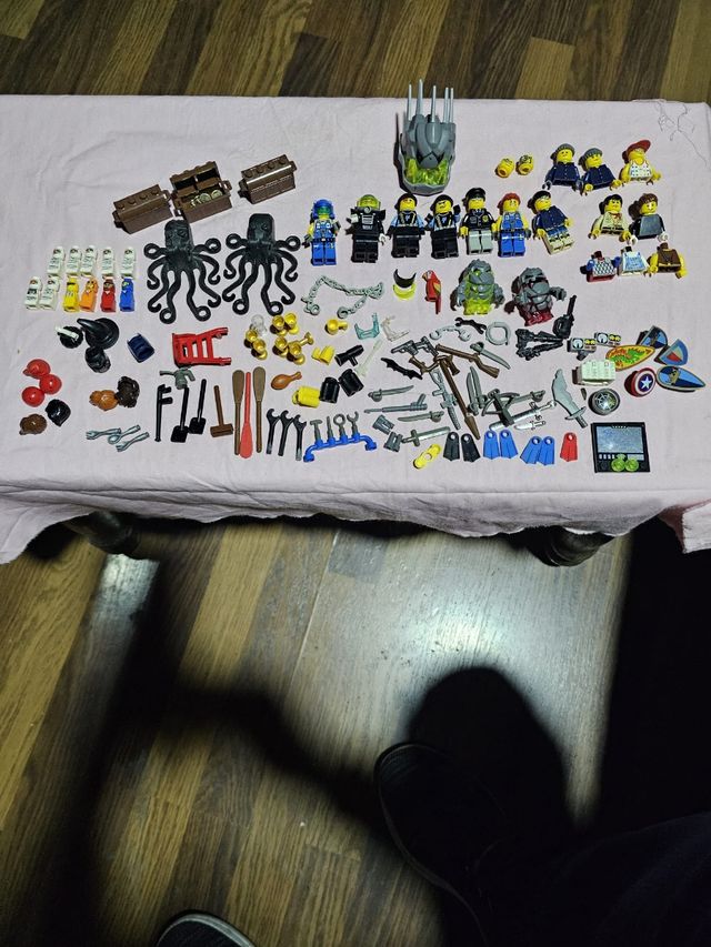 Muñecos y piezas de LEGO 