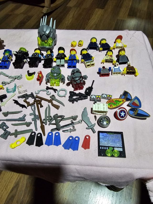 Muñecos y piezas de LEGO 