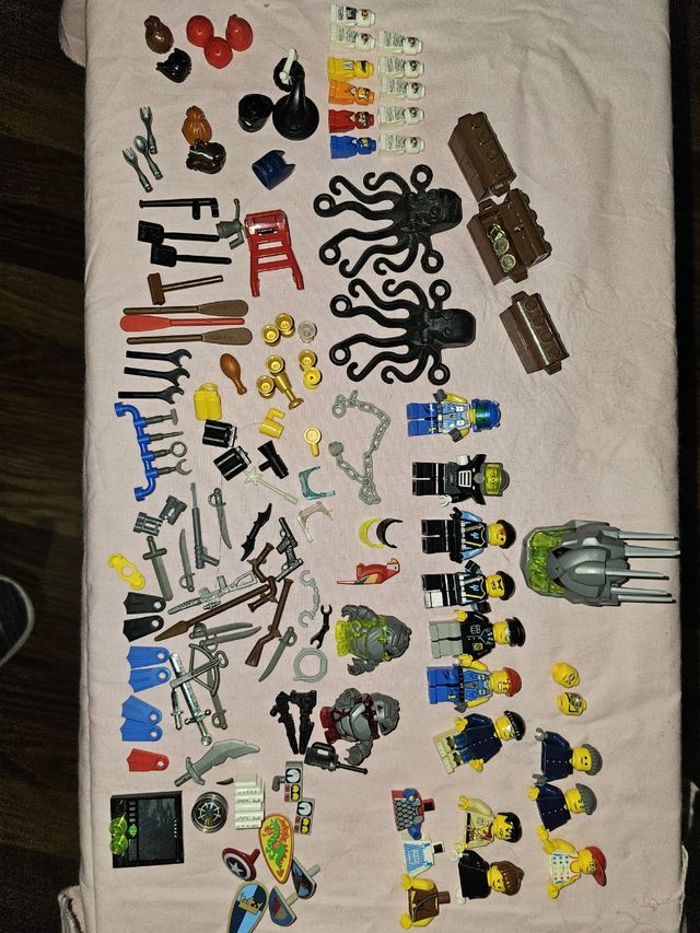 Muñecos y piezas de LEGO 