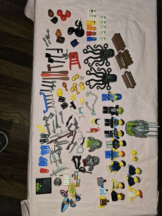 Muñecos y piezas de LEGO 