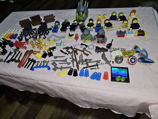 Muñecos y piezas de LEGO 