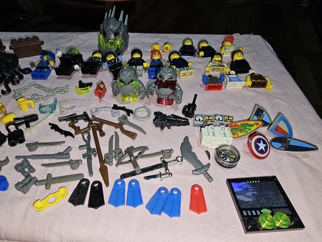 Muñecos y piezas de LEGO 
