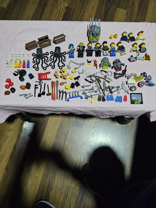 Muñecos y piezas de LEGO 