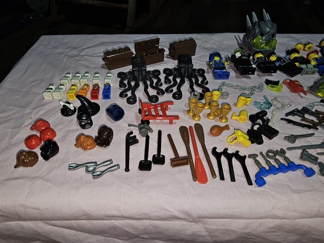 Muñecos y piezas de LEGO 