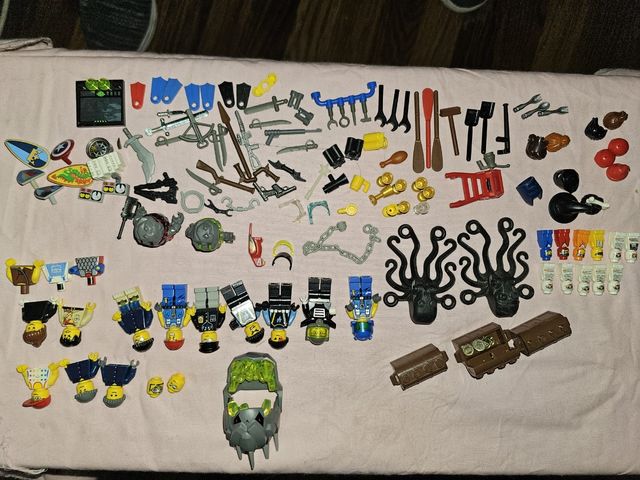 Muñecos y piezas de LEGO 