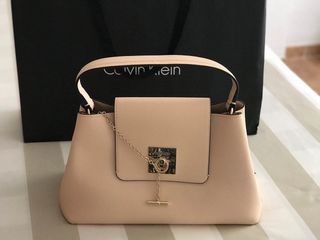 Bolso Calvin Klein.