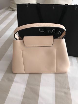 Bolso Calvin Klein.