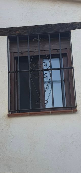 VENTANA DE ALUMNIO Y REJA POR SOLO 350 Euros