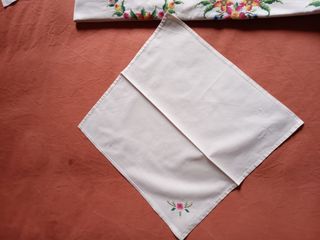 Tovaglia ricamata punto croce e inserti