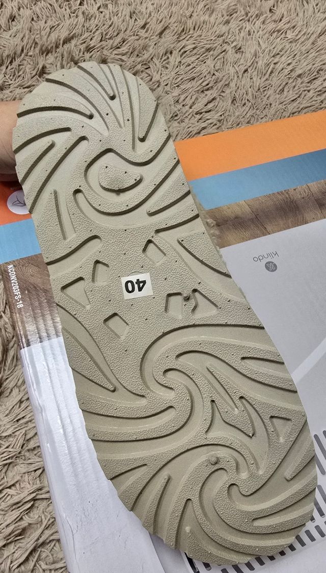 Zuecos de Nieve. Nuevos. Talla 40