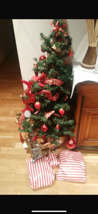 Árbol Navidad con adornos