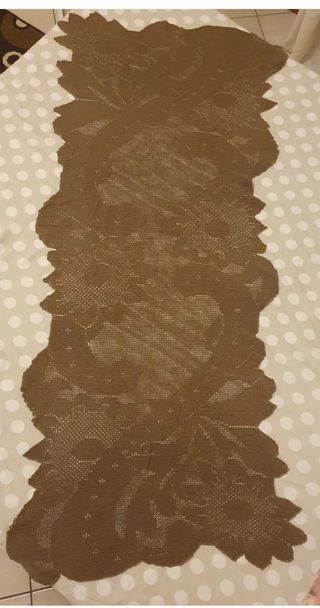 Runner centrotavola ad uncinetto