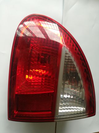 Piloto trasero izquierdo Seat León 1M1