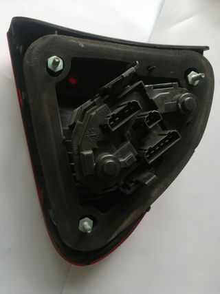 Piloto trasero izquierdo Seat León 1M1