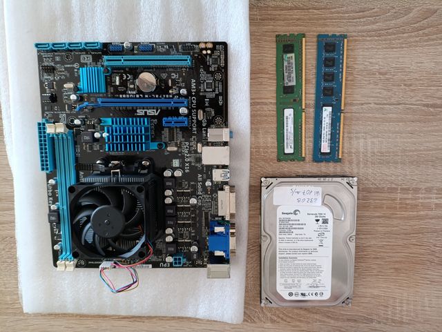 Placa base,  procesador , RAM y Disco Duro