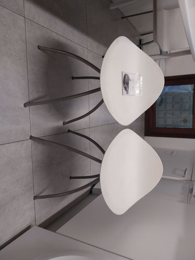2 taburetes stua