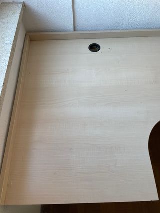 Mesa escritorio de madera en L con cajonera