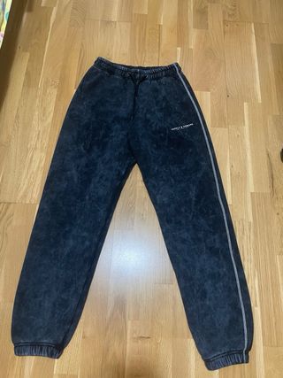 Pantalon Chandal Supply and Demand