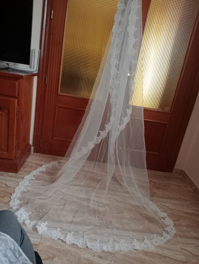 Preciosa mantilla de novia con pederia