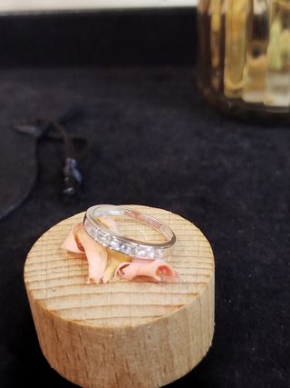 Anillo oro blanco de 18k y circonitas