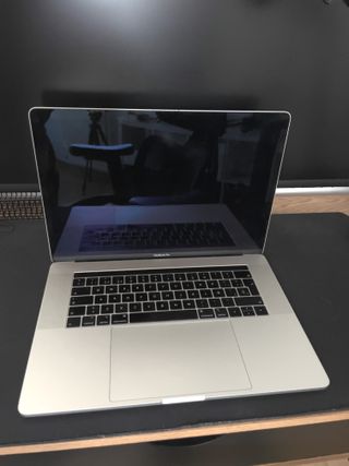 MacBook Pro 15 Pulgadas i9 2,3 GHz 8-Core 32 GB