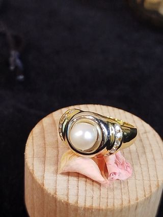 Anillo oro mixto de 18k ,perla y circonitas. 