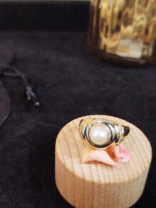 Anillo oro mixto de 18k ,perla y circonitas. 