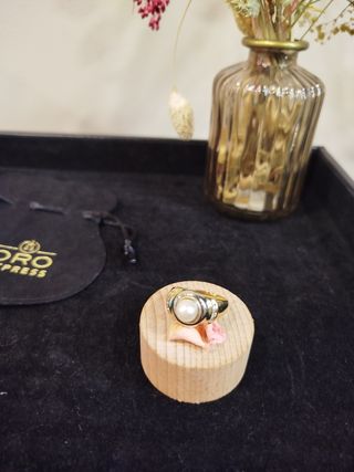 Anillo oro mixto de 18k ,perla y circonitas. 