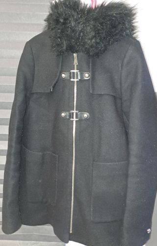 Abrigo negro de Zara 
