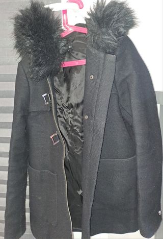 Abrigo negro de Zara 
